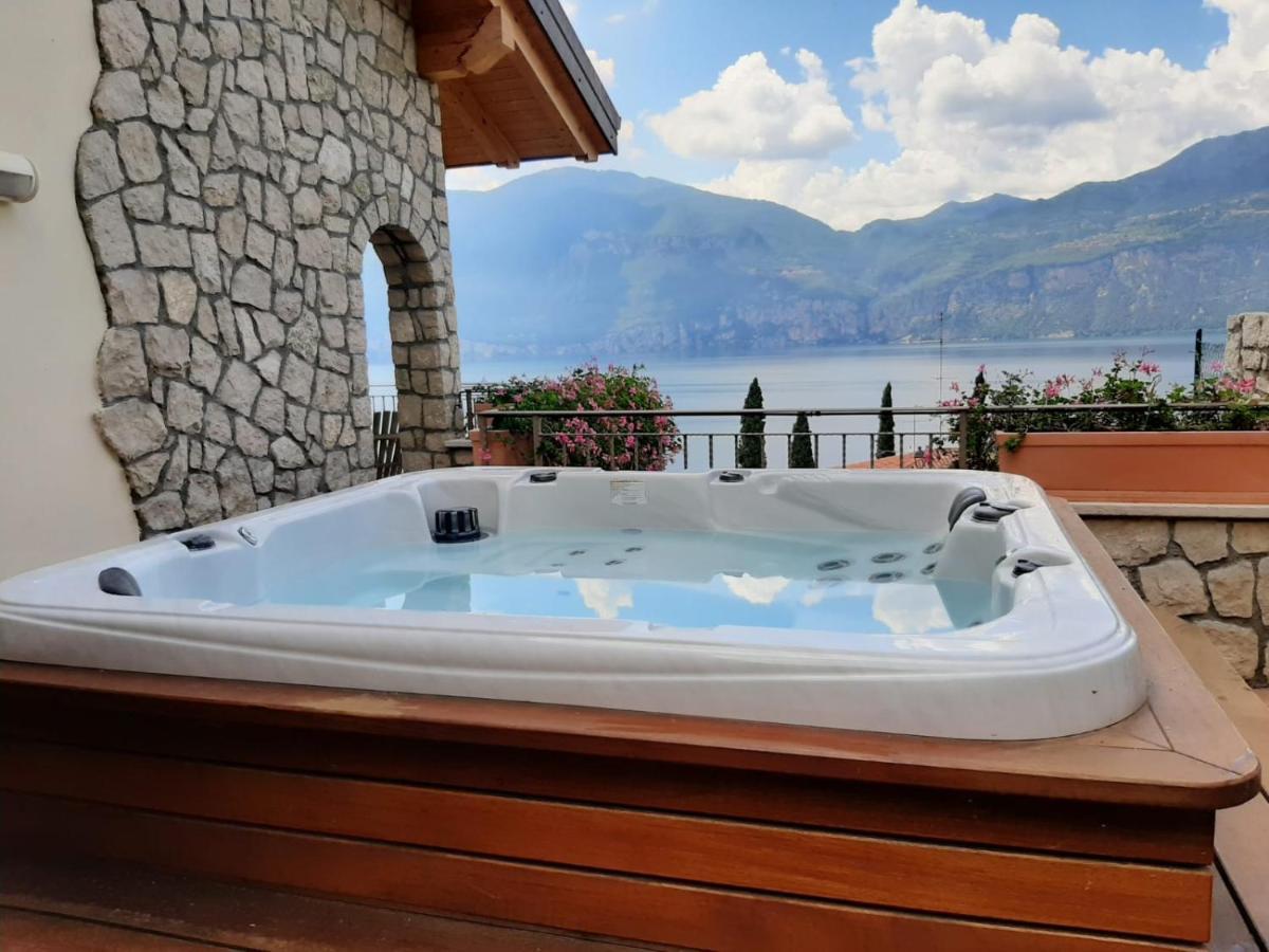 Bmp Apartment Deluxe 1 Jacuzzi Riscaldata Privata Vista Lago Di Garda Brenzone sul Garda Exteriör bild