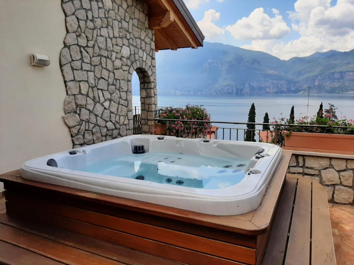 Bmp Apartment Deluxe 1 Jacuzzi Riscaldata Privata Vista Lago Di Garda Brenzone sul Garda Exteriör bild