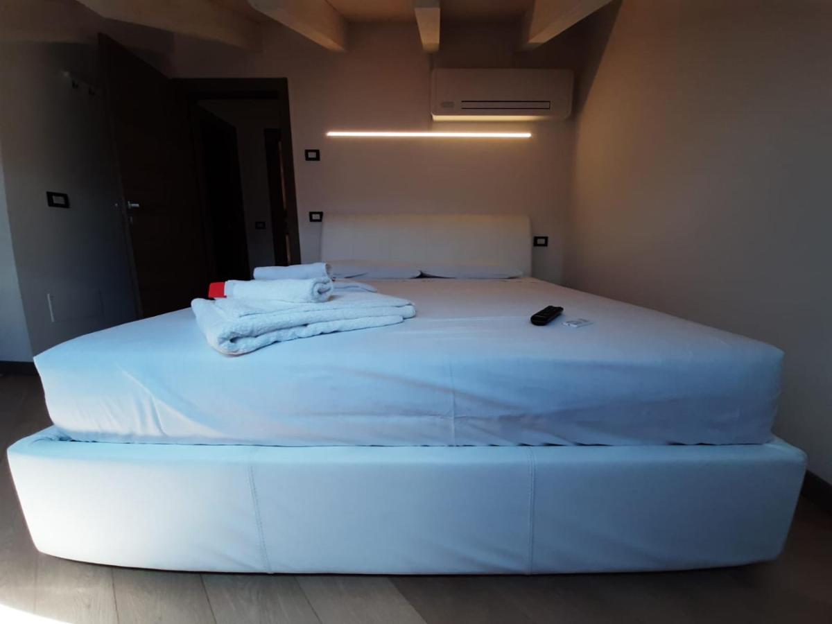Bmp Apartment Deluxe 1 Jacuzzi Riscaldata Privata Vista Lago Di Garda Brenzone sul Garda Exteriör bild