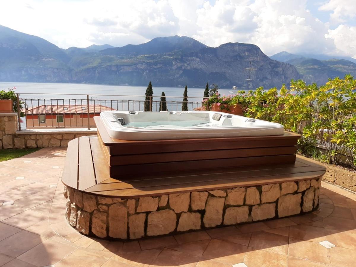 Bmp Apartment Deluxe 1 Jacuzzi Riscaldata Privata Vista Lago Di Garda Brenzone sul Garda Exteriör bild