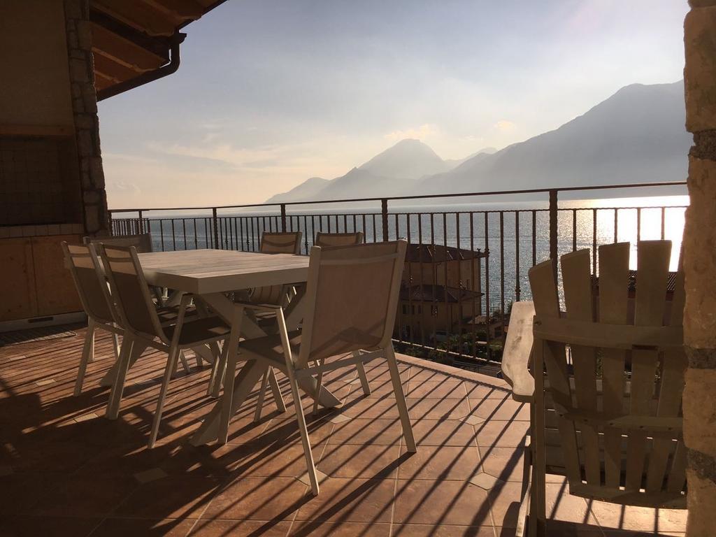 Bmp Apartment Deluxe 1 Jacuzzi Riscaldata Privata Vista Lago Di Garda Brenzone sul Garda Exteriör bild